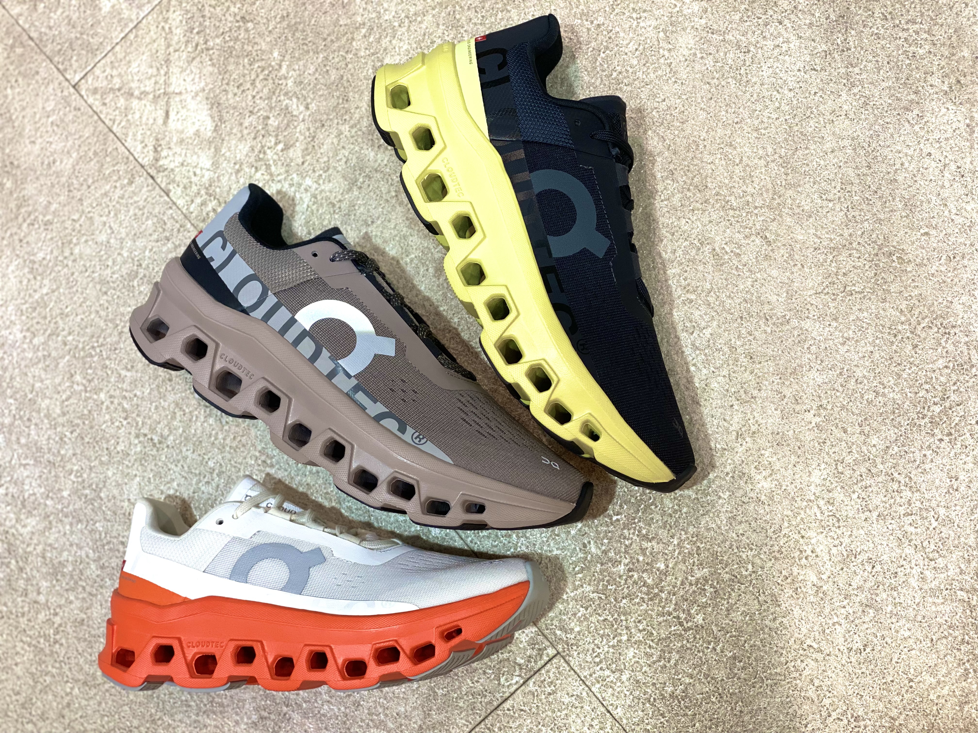 定期入れの On Cloudmonster新色入荷しました♪｜ムラサキスポーツ 宗教学